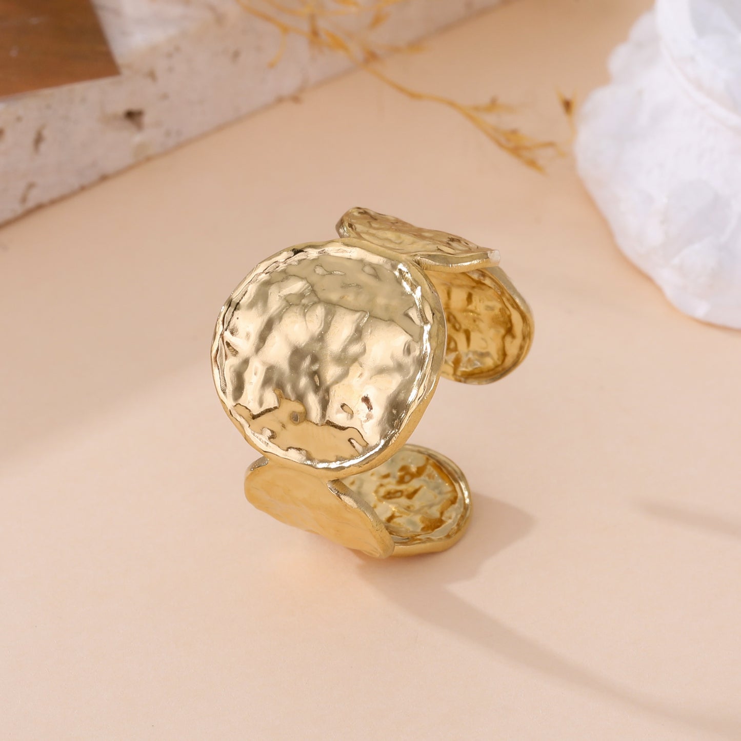 Bague dorée martelée