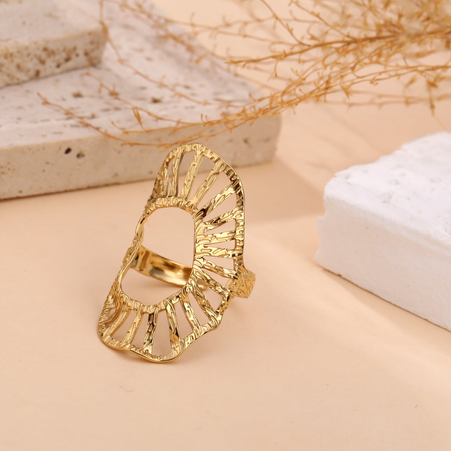 Bague dorée ajourée