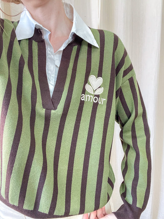 Pull chemise 2 en 1 rayures vert olive et marron avec broderie amour style preppy femme