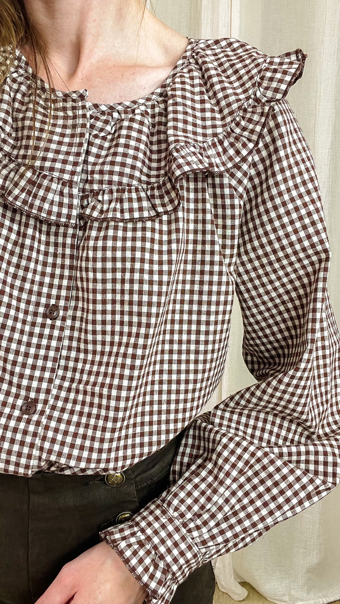 Blouse Daisy – Blouse à volants vichy marron