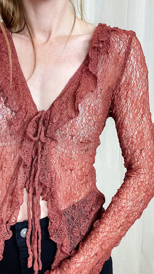 Blouse Mariam – Dentelle ajourée et liens à nouer