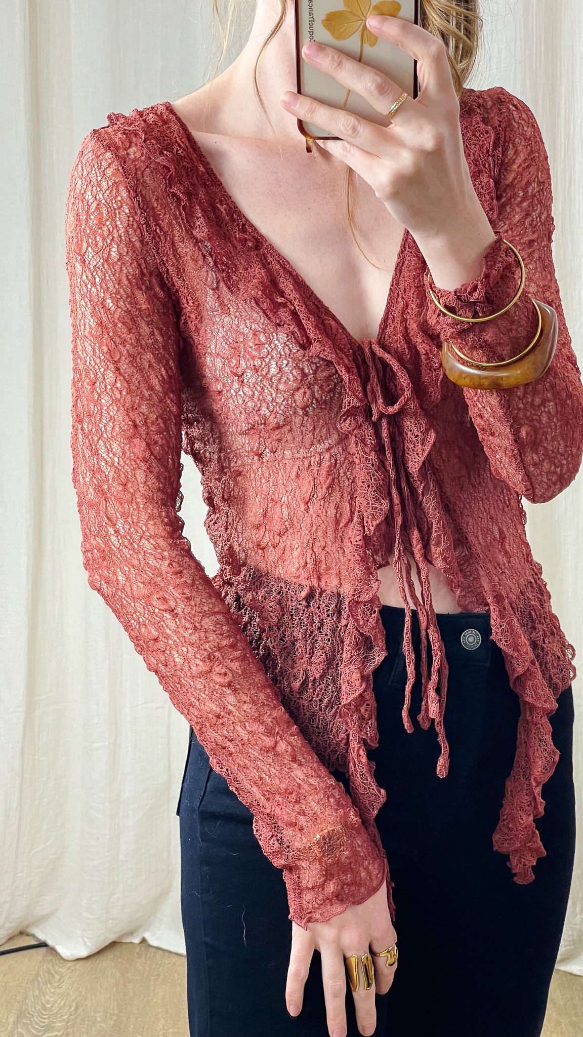 Blouse Mariam – Dentelle ajourée et liens à nouer