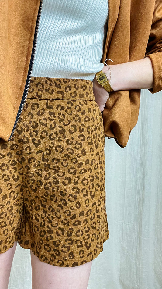 Short Léopard – Imprimé animal et coupe moderne