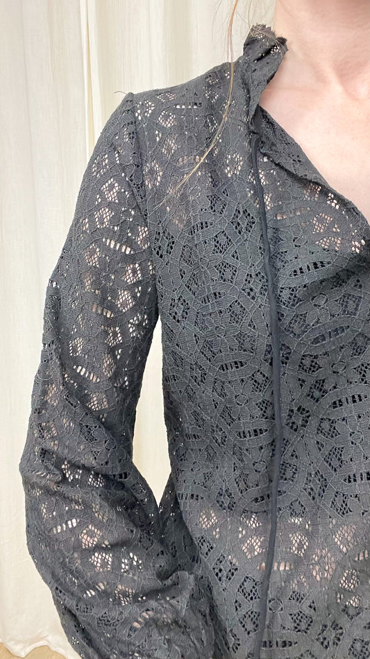 Blouse Liliana – Blouse noire en dentelle ajourée