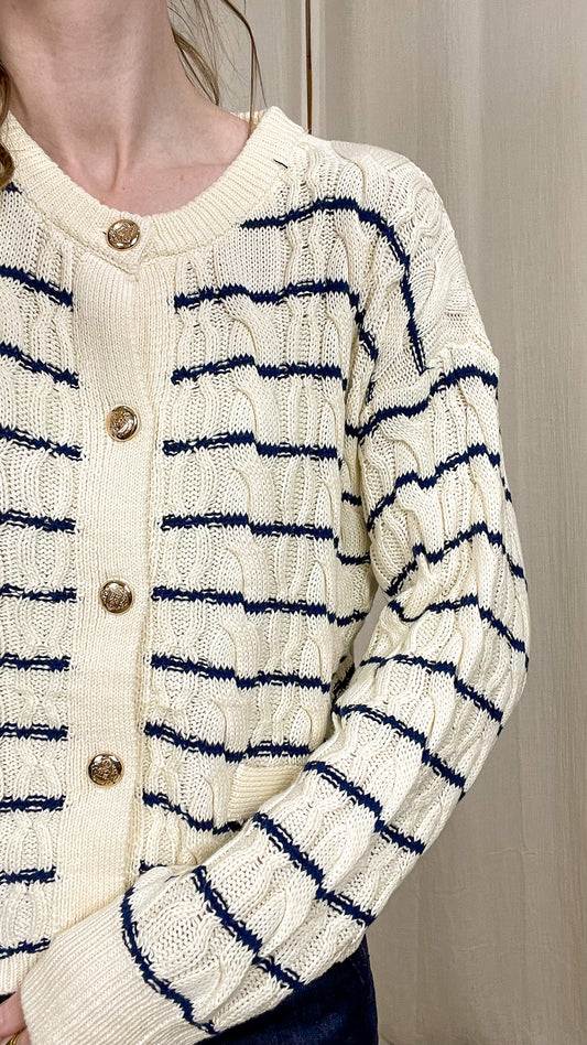 Gilet Colette – Gilet en maille rayée à boutons