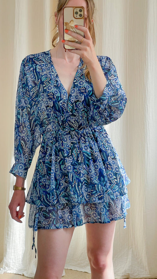 Robe Mira bleue imprimé tropical manches longues col V profond style bohème chic femme