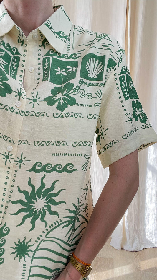 Chemisier Romane imprimé tropical vert et écru manches courtes style hawaïen femme coupe fluide