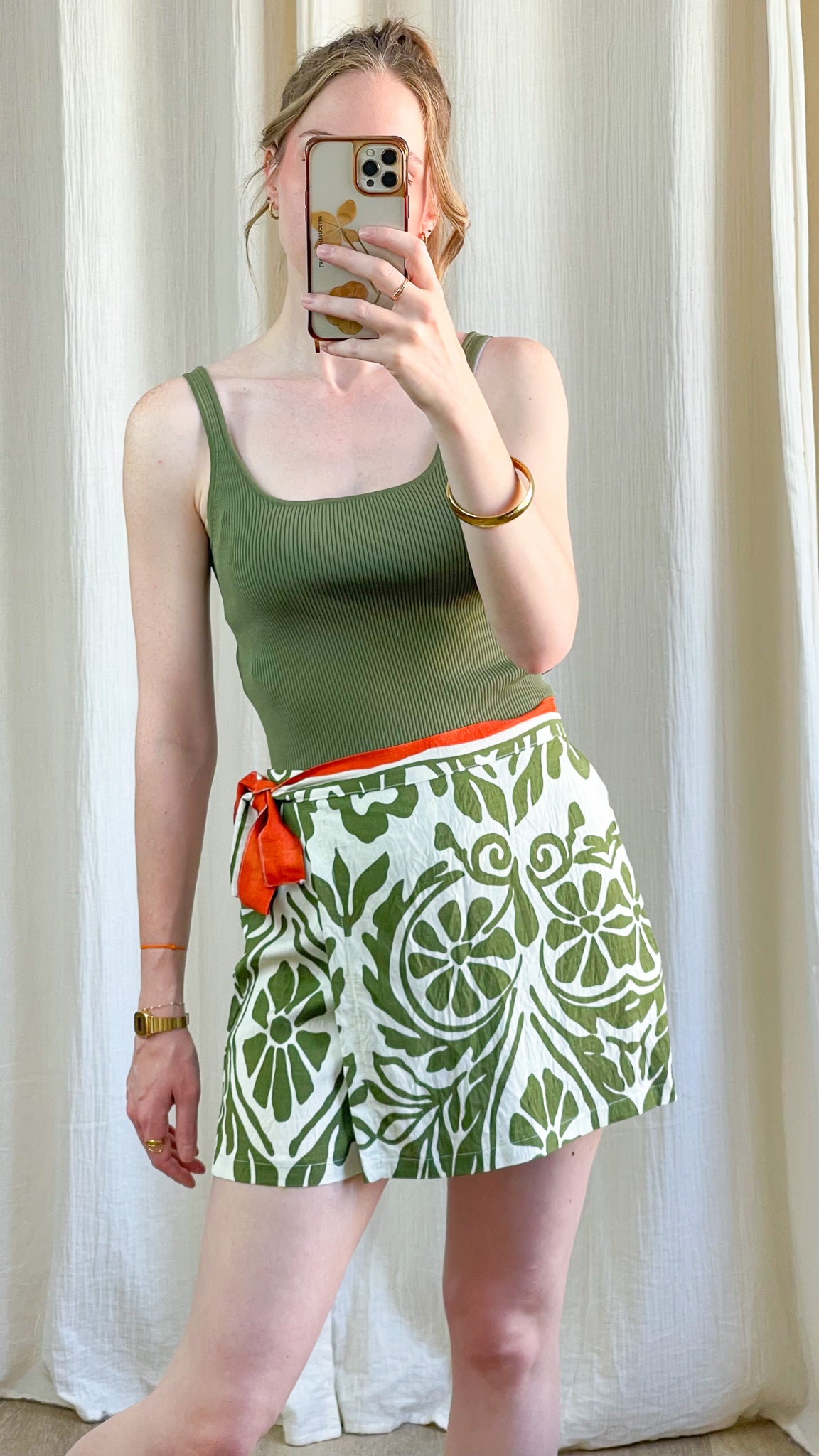 Jupe-short Lucie imprimé tropical vert et blanc avec ceinture orange femme été style bohème chic