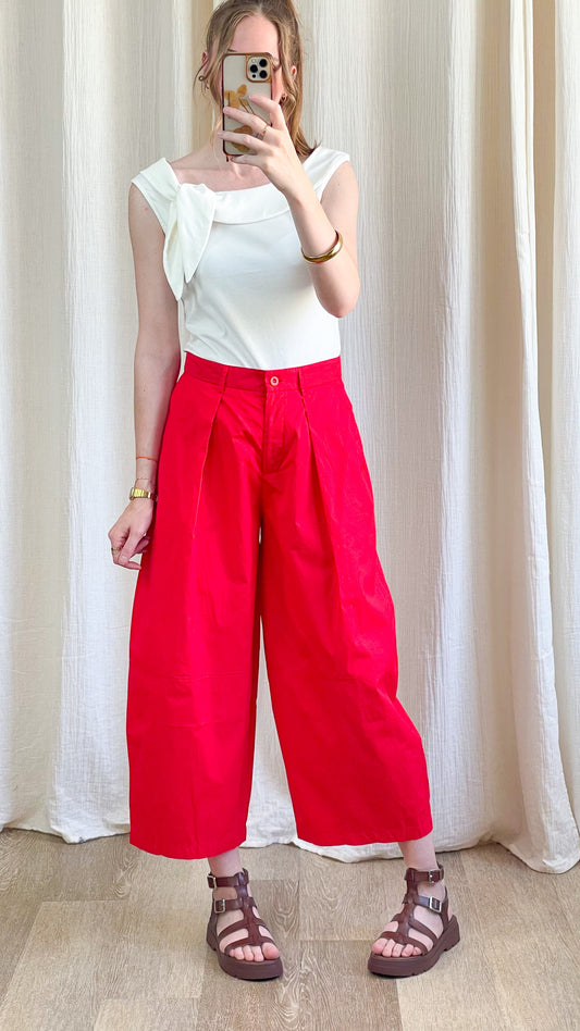 Pantalon large rouge taille haute femme coupe culotte plissée style palazzo chic été