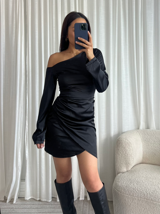 Robe Betty – Robe satinée asymétrique