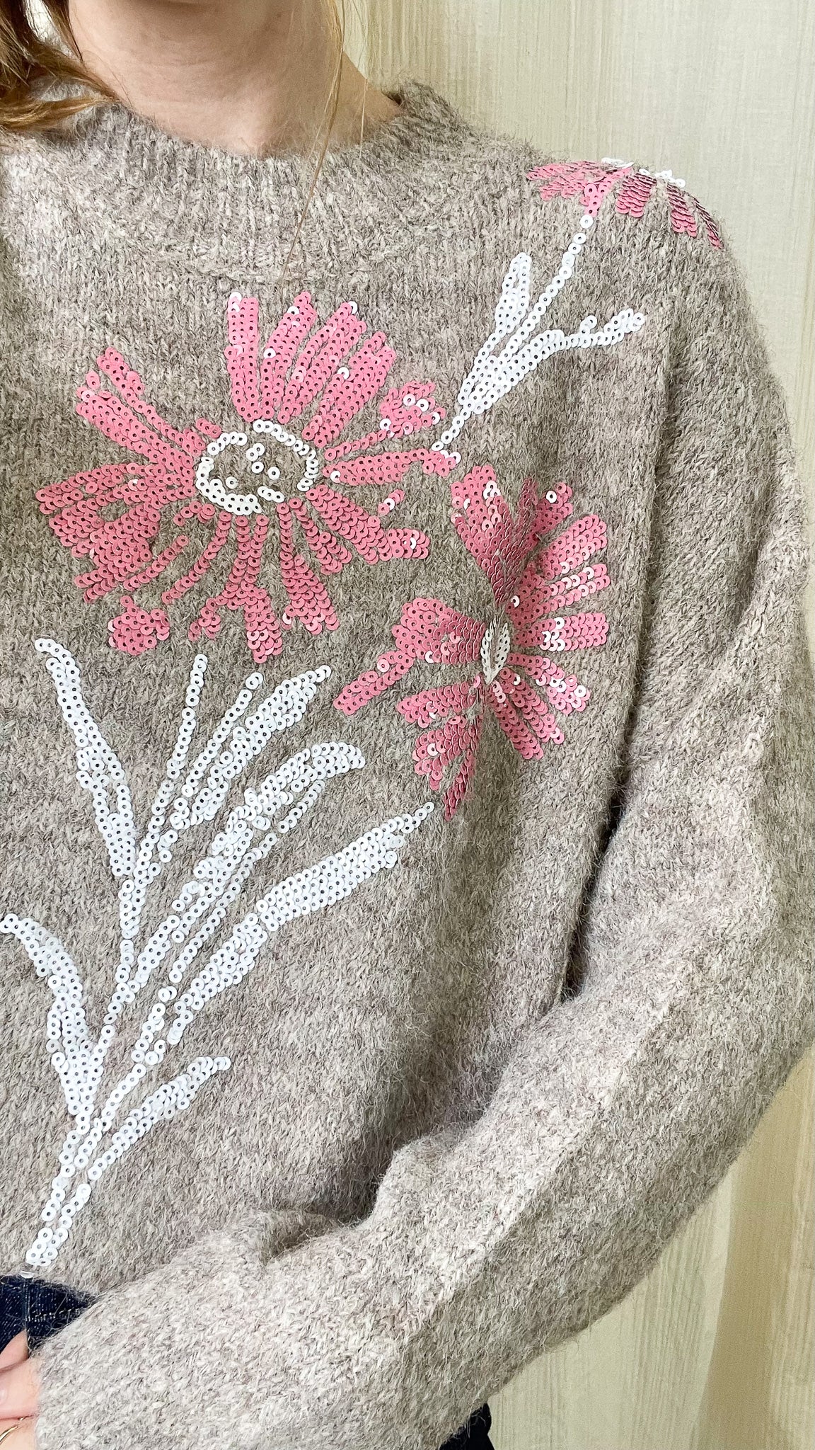 Pull Lia – Pull doux à fleurs brodées de sequins