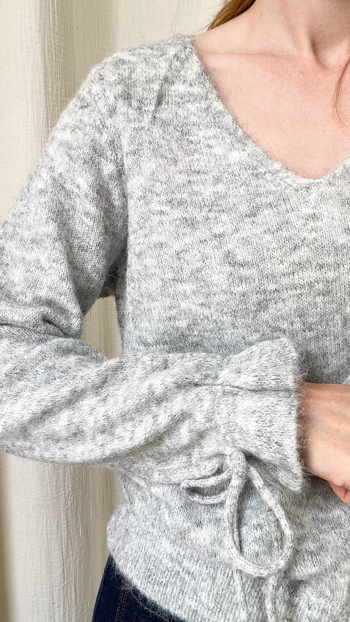 Pull Opaline – Pull doux col V avec liens aux poignets