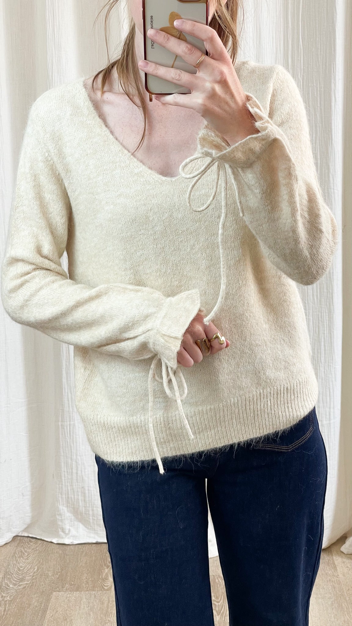 Pull Opaline – Pull doux col V avec liens aux poignets