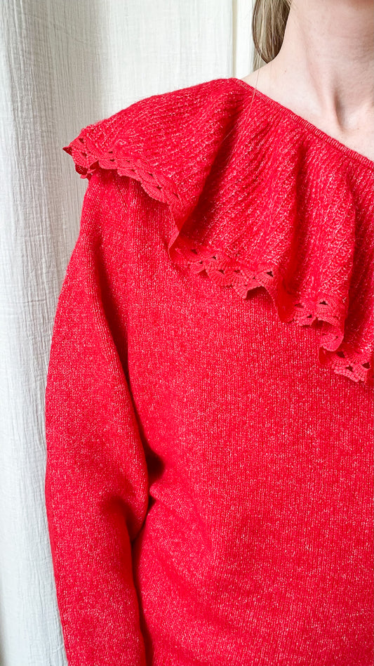 Pull Marjolaine – Pull rouge à volant asymétrique