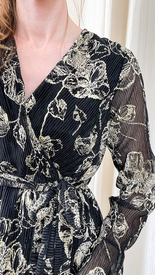 Robe France-Lise – Robe portefeuille noire à imprimé doré