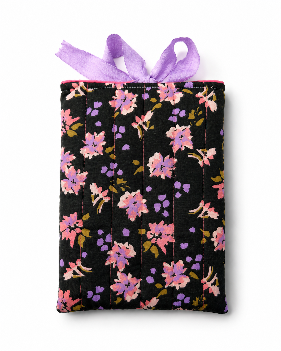 Pochette matelassée livre de poche tissu fleuri noir violet rose avec ruban satin lavande accessoire lecture femme