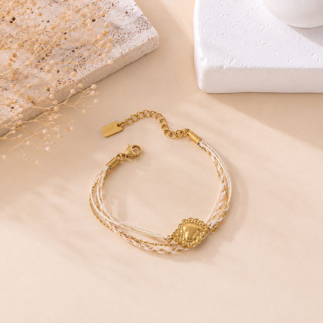 Bracelet multi-rangs doré et blanc avec charm cœur vintage, bijou bohème chic femme tendance