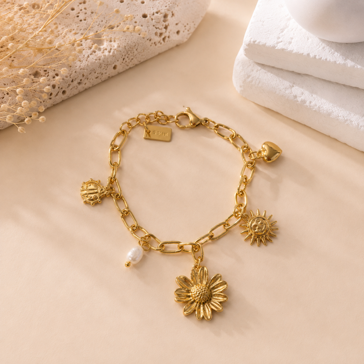 Bracelet chaîne doré à breloques fleur marguerite, coccinelle et soleil avec perle, bijou fantaisie femme style bohème