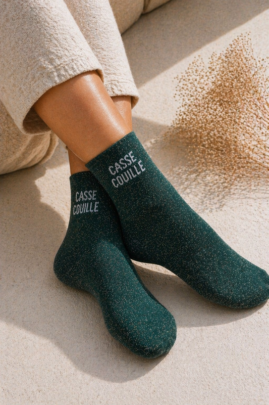 Chaussettes pailletées CASSE COUILLE vert sapin portées — tendance femme et ado