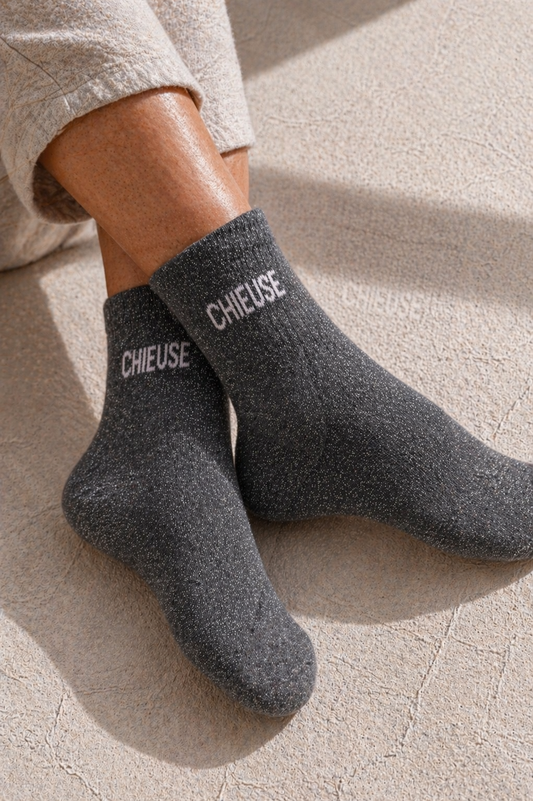 Chaussettes pailletées CHIEUSE gris anthracite portées — tendance femme et ado