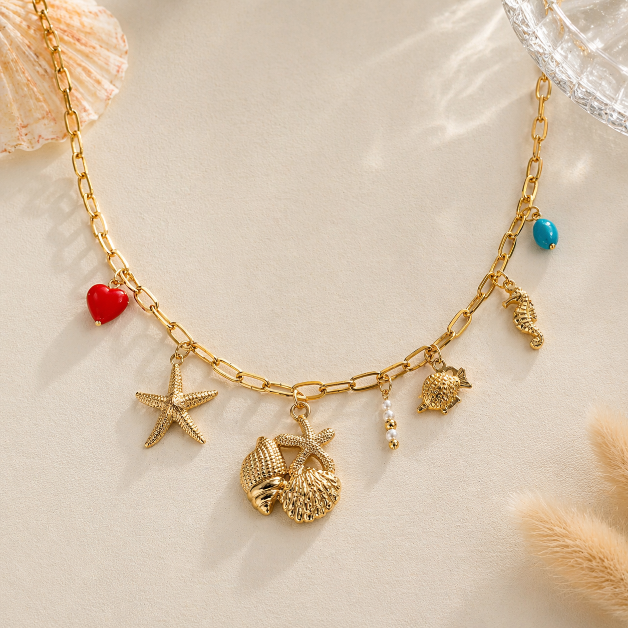 Collier chaîne dorée charms marins coquillages étoile de mer sculptés cœur rouge turquoise 40cm