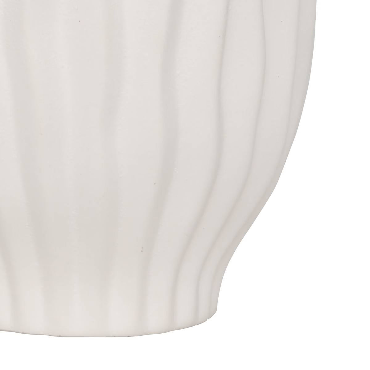 Vase Fernan H.22 cm - Vase blanc texturé cannelé