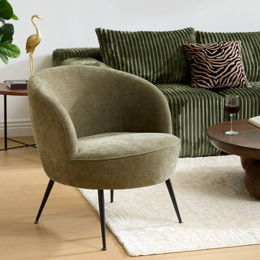 Fauteuil velours vert olive Tildae style vintage pieds métal noir déco salon tendance
