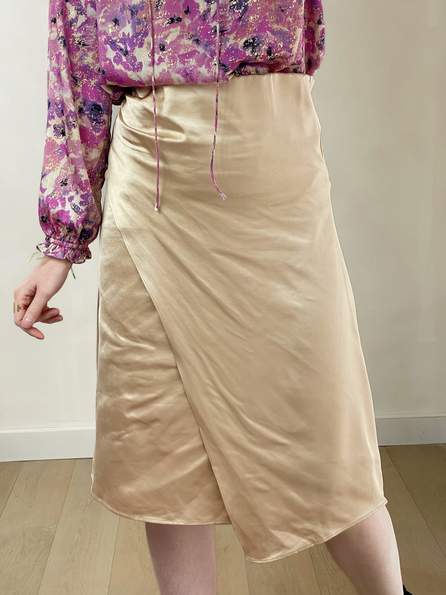 Jupe Siam – Jupe midi satinée beige