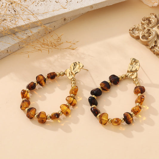 Boucles d’oreilles dorées et perles ambrées