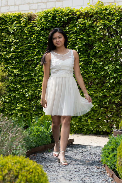 Robe Elisa blanche courte en tulle avec bustier dentelle et jupe évasée femme élégante cérémonie
