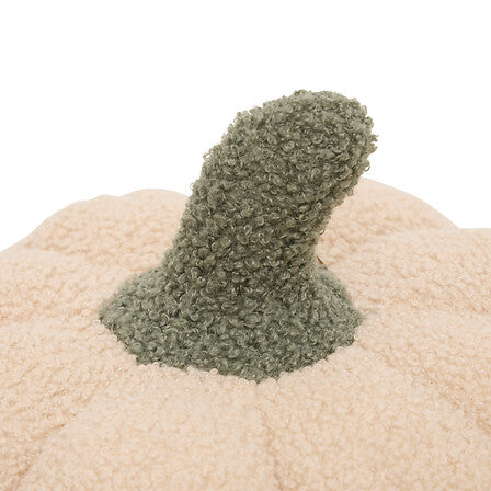 Coussin citrouille en tissu bouclette beige avec tige verte texturée, décoration automne cosy pour intérieur