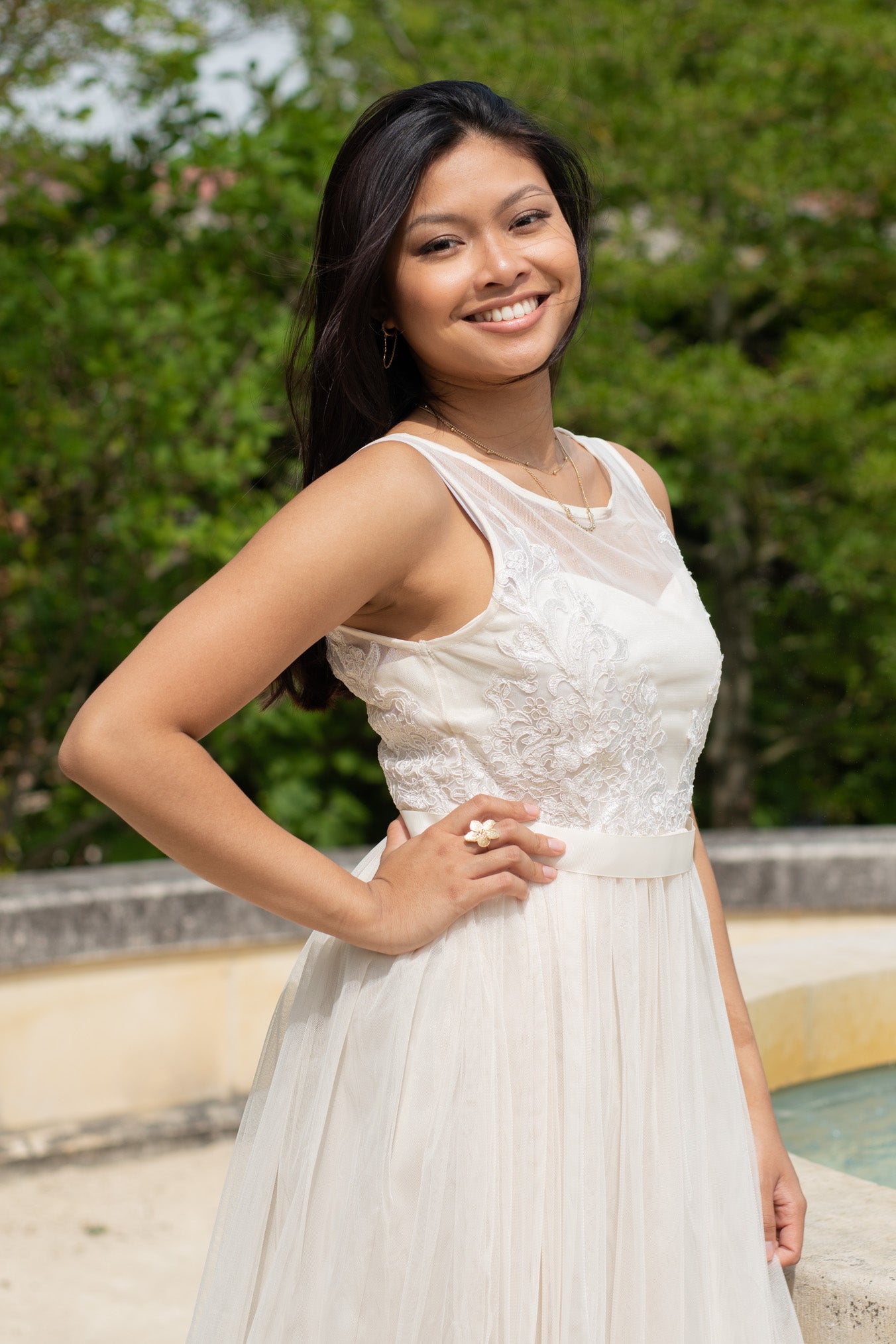 Robe Elisa longue ivoire en tulle et dentelle style bohème chic femme avec ceinture satinée