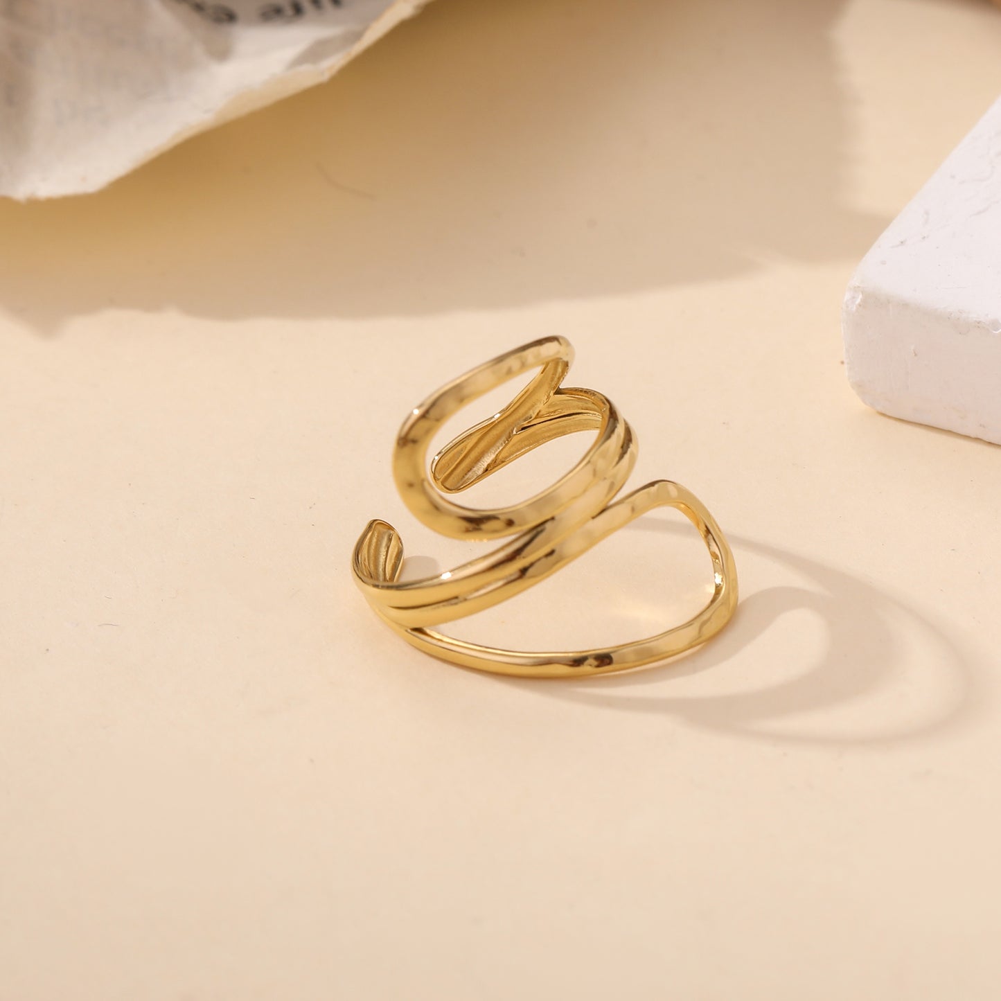 Bague dorée spirale