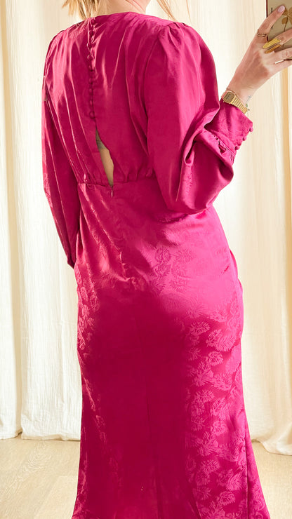 Robe Gloxinia – Robe midi fuchsia à effet satiné