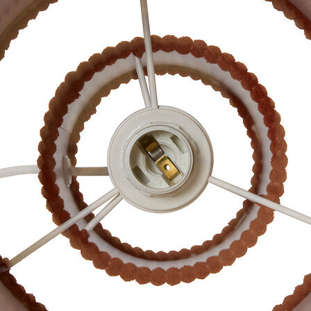 Lampe décorative côtelée Jolina en métal terracotta vue de dessus avec douille et structure intérieure blanche