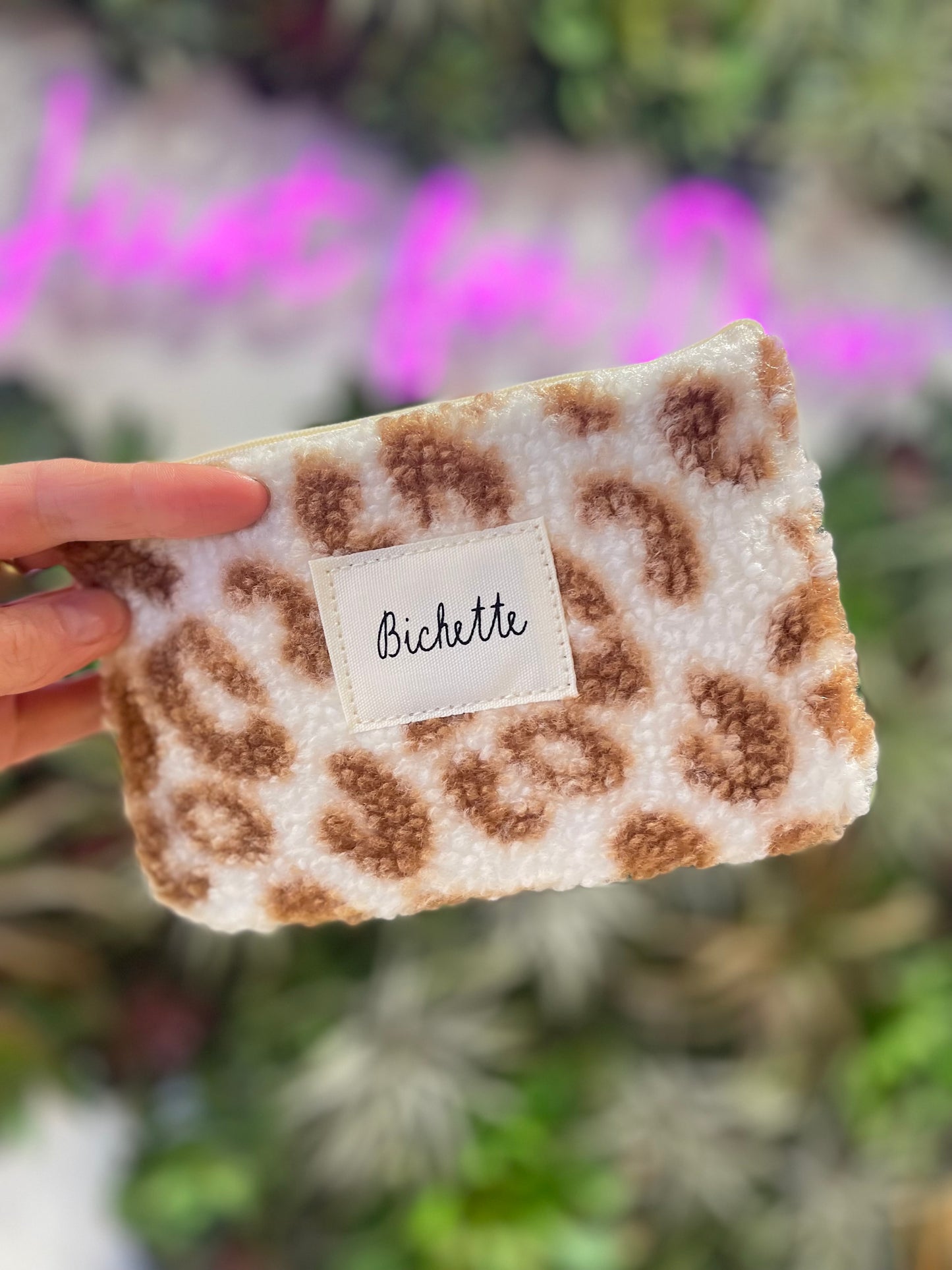 Pochette “Bichette” Léopard Douillette – Pochette en moumoute