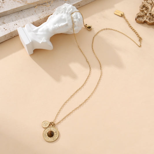 Collier Médaille Solaris – Chaîne fine & pendentifs dorés