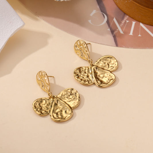 Boucles d’oreilles dorées martelées