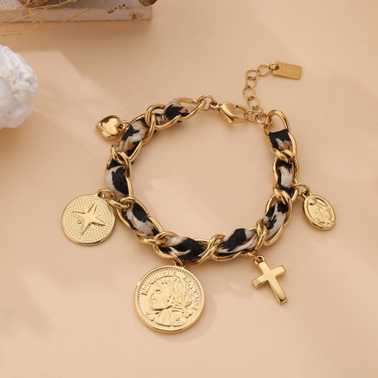 Bracelet doré à breloques