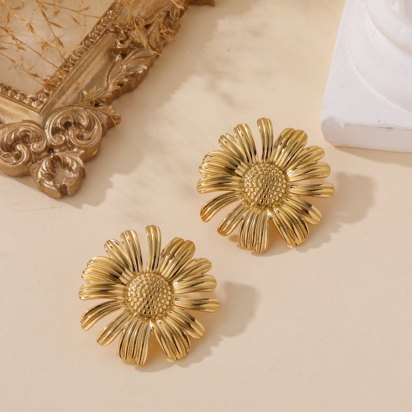 Boucles d’oreilles dorées marguerite