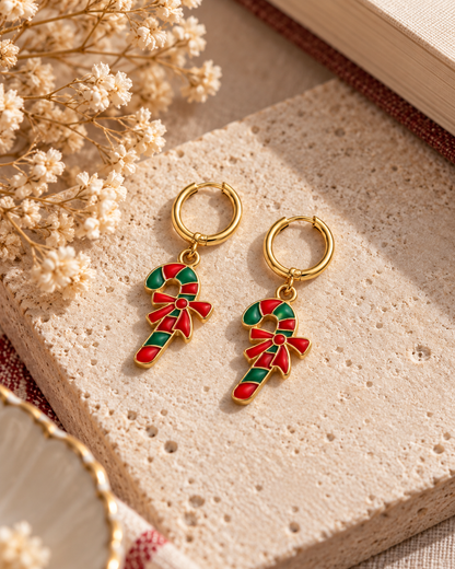 Boucles d'oreilles créoles dorées pendentif sucre d'orge rouge et vert émaillé bijou fantaisie Noël femme