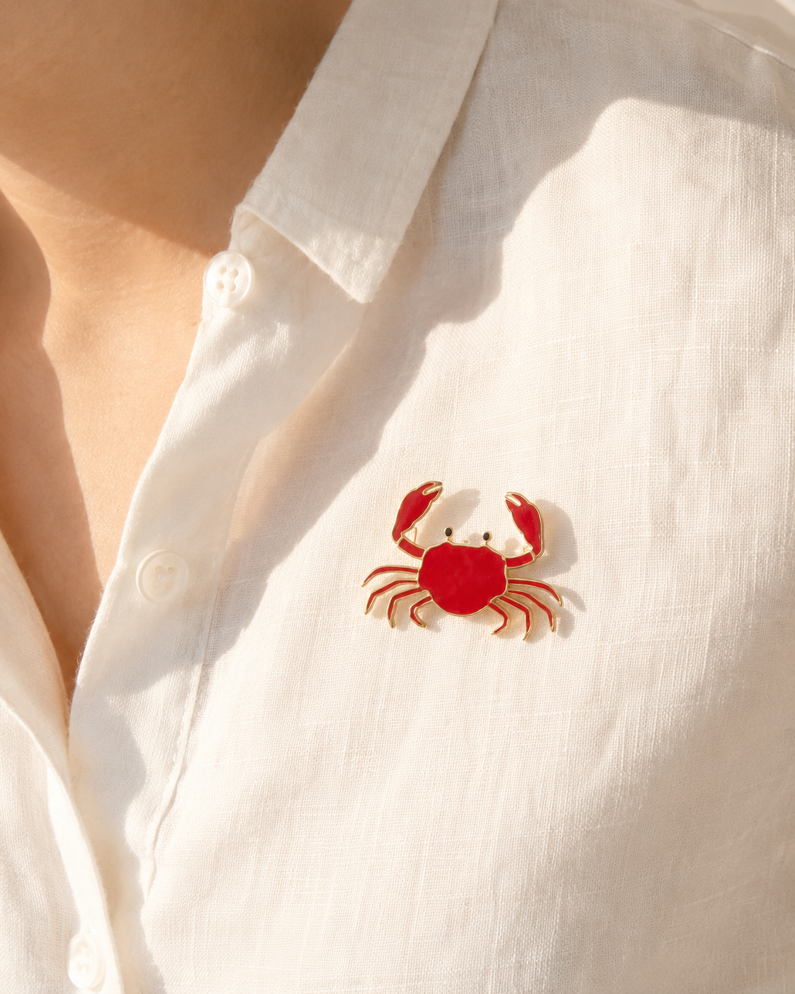 Broche Crabe portée – Milë Mila