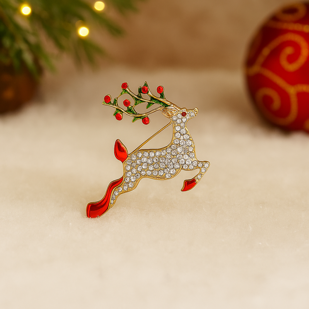 broche renne de noel mis en scène dans un fond de Noel