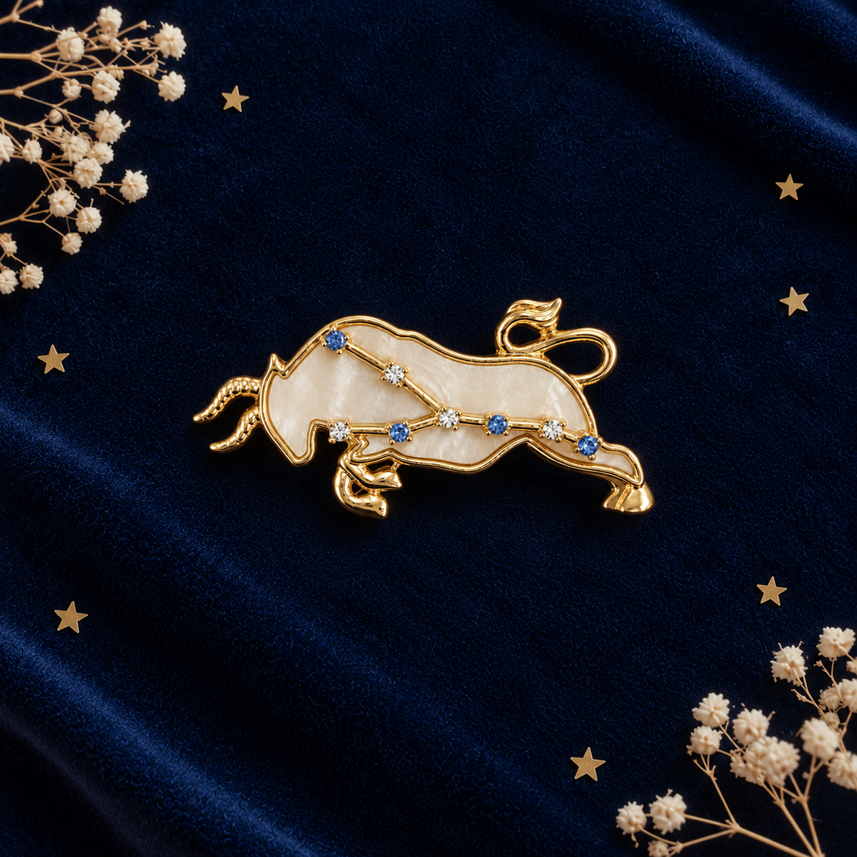 Broche dorée signe astrologique Taureau constellation nacre et cristaux bleus accessoire femme zodiac