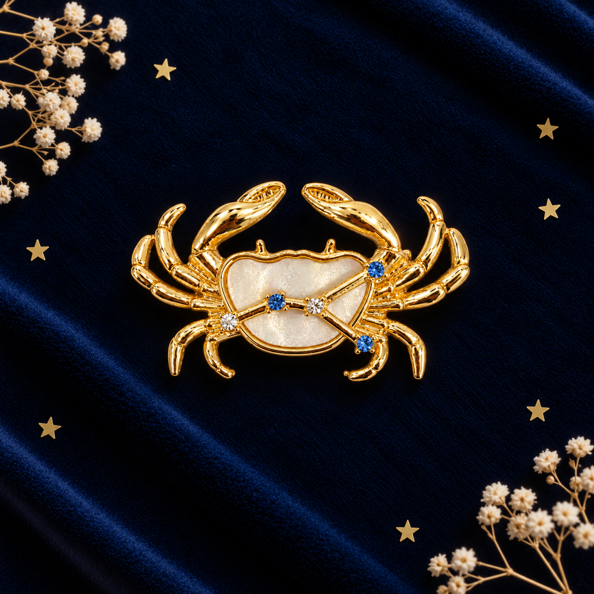 Broche dorée signe astrologique Cancer crabe nacre et strass bleus constellation bijou fantaisie femme