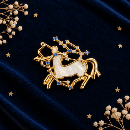 Broche dorée signe astrologique Sagittaire avec nacre et cristaux bleus constellation zodiac femme