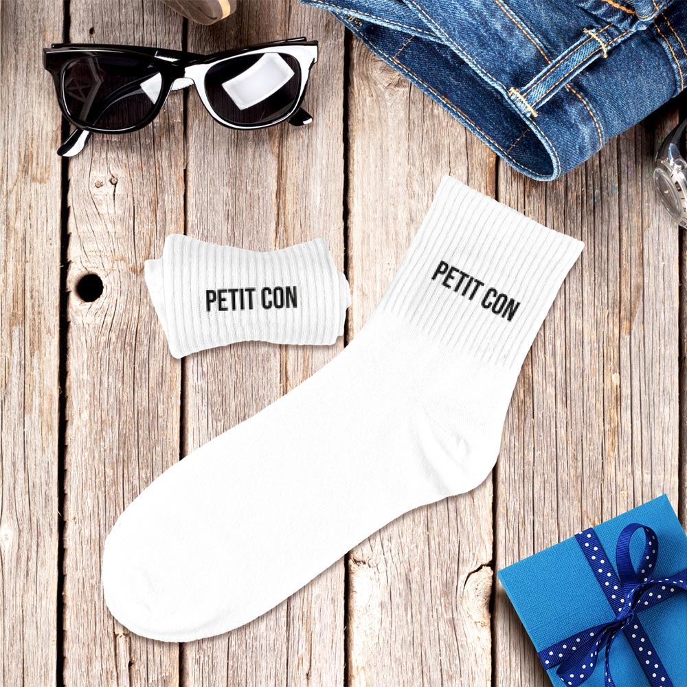 Chaussettes homme blanches à message humoristique Petit con, idée cadeau original pour homme style décontracté