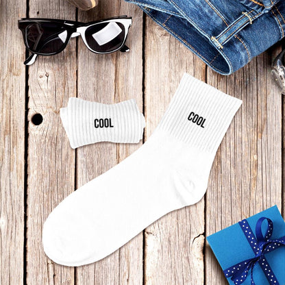 Chaussettes homme blanches côtelées avec inscription Cool noir, idéales pour coffret cadeau ou look casual décontracté
