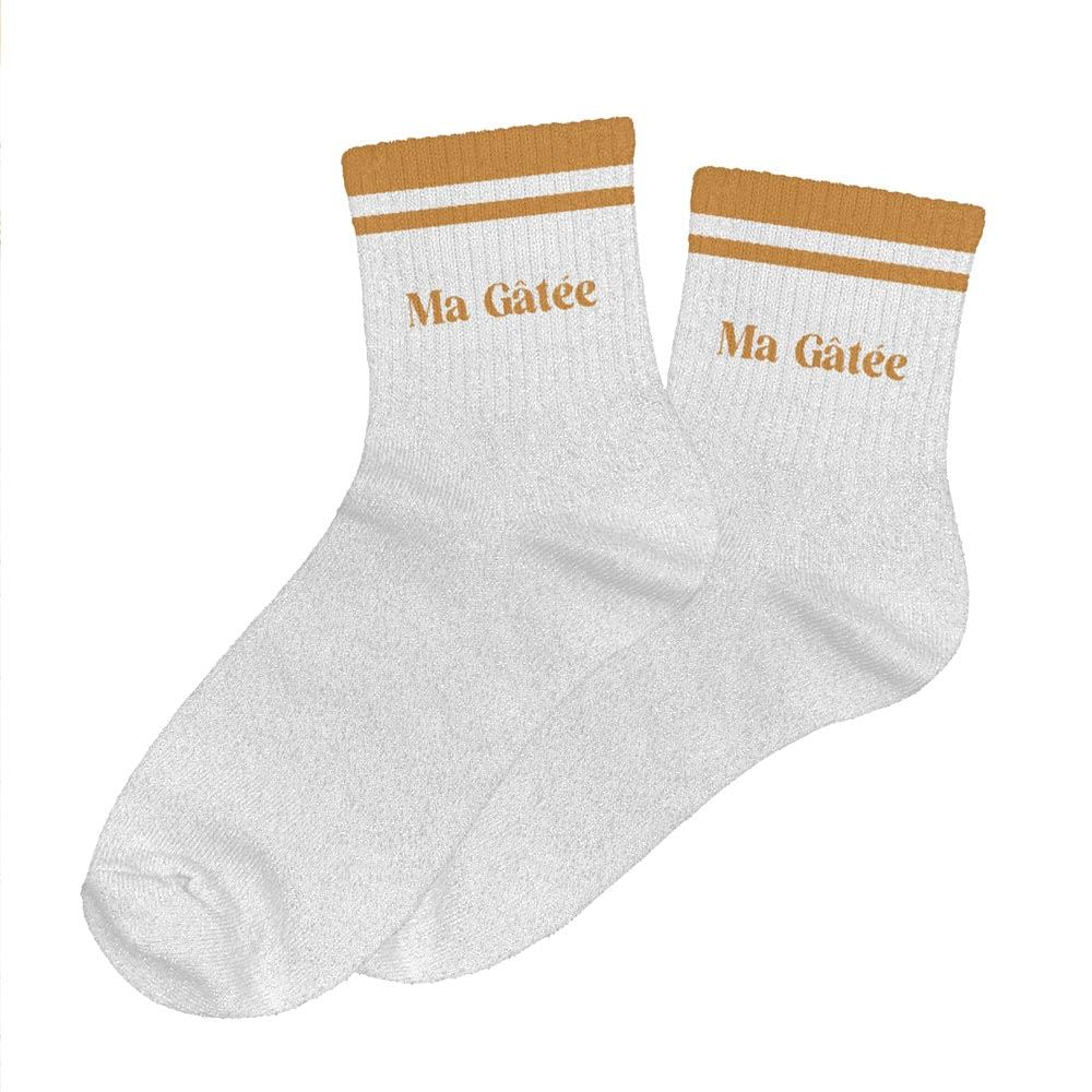 Chaussettes blanches à paillettes avec bandes dorées et inscription Ma Gâtée femme style sporty chic