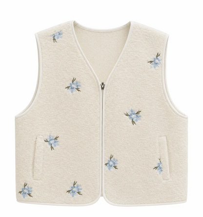 Gilet sans manches beige en laine bouclée avec broderies fleurs bleues et fermeture zippée femme style champêtre